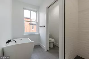 2132 Pine St, Philadelphia, PA 19103 - Photo 25