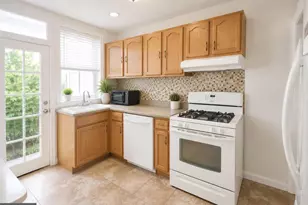 7031 Lincoln Dr, Philadelphia, PA 19119 - Photo 3