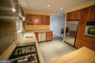 1917 Poplar St, Philadelphia, PA 19130 - Photo 9