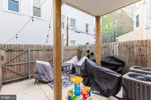 911 S 20th St, Philadelphia, PA 19146 - Photo 17