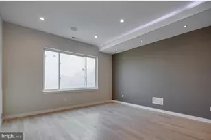 909 N 15th St, Philadelphia, PA 19130 - Photo 11