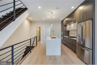 909 N 15th Street #B, Philadelphia, PA 19130 - Photo 7