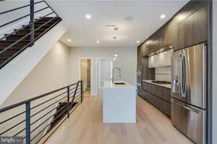909 N 15th St, Philadelphia, PA 19130 - Photo 7