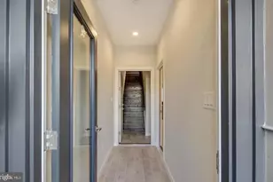 909 N 15th St, Philadelphia, PA 19130 - Photo 9