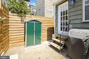 880 N Myrtlewood St, Philadelphia, PA 19130 - Photo 21