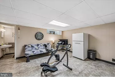 339 E Claremont Road, Philadelphia, PA 19120 - Photo 9