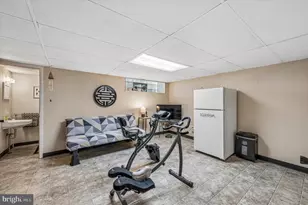 339 E Claremont Rd, Philadelphia, PA 19120 - Photo 9