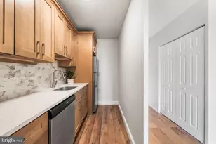 210 Locust St, Philadelphia, PA 19106 - Photo 23