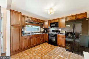 823 Rennard St, Philadelphia, PA 19116 - Photo 13
