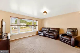 823 Rennard St, Philadelphia, PA 19116 - Photo 5