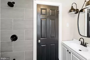 138 E Pleasant St, Philadelphia, PA 19119 - Photo 17