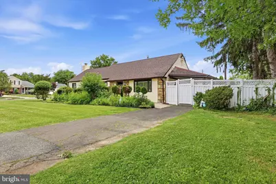 897 Pine Hill Road, Philadelphia, PA 19115 - Photo 3