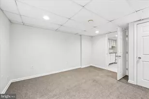 35 S 19th St, Philadelphia, PA 19103 - Photo 13