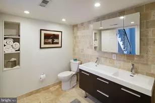 802 Locust St, Philadelphia, PA 19107 - Photo 27