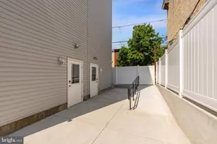 421 W Cumberland St, Philadelphia, PA 19133 - Photo 17