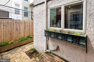 2438 Meredith St, Philadelphia, PA 19130 - Photo 9