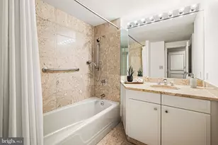 202 W Rittenhouse Square, Philadelphia, PA 19103 - Photo 17