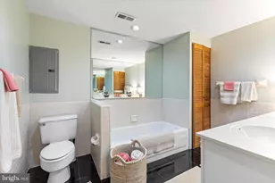 14 Newton St, Philadelphia, PA 19118 - Photo 23