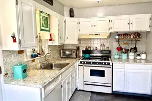 913 Lomond Ln, Philadelphia, PA 19128 - Photo 5
