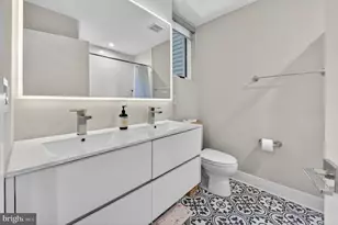 2040 Pemberton St, Philadelphia, PA 19146 - Photo 11
