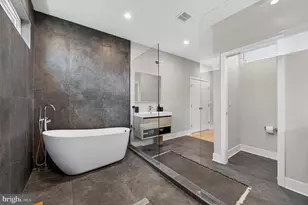 2040 Pemberton St, Philadelphia, PA 19146 - Photo 15