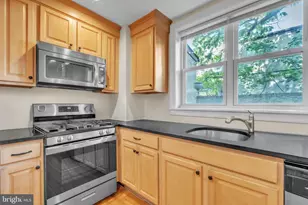 764 S Hicks St, Philadelphia, PA 19146 - Photo 9