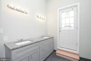 1945 Gerritt St, Philadelphia, PA 19146 - Photo 9