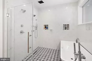 2525 Brown St, Philadelphia, PA 19130 - Photo 15