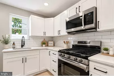 1725 W Thompson Street, Philadelphia, PA 19121 - Photo 11