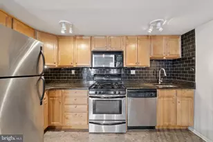 1029 Spruce St, Philadelphia, PA 19107 - Photo 11