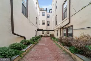 1029 Spruce St, Philadelphia, PA 19107 - Photo 15