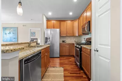 500 Admirals Way #402, Philadelphia, PA 19146 - Photo 3