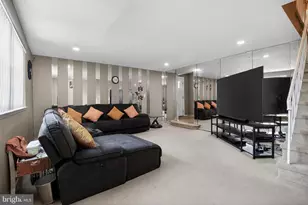 8906 Sylvia Ln, Philadelphia, PA 19115 - Photo 3