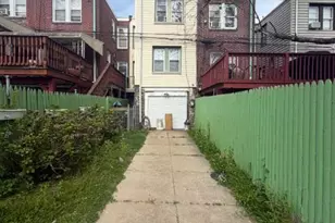 7435 E Walnut Ln, Philadelphia, PA 19138 - Photo 3