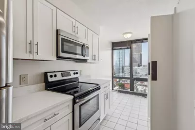 2020 Walnut Street #21B, Philadelphia, PA 19103 - Photo 9