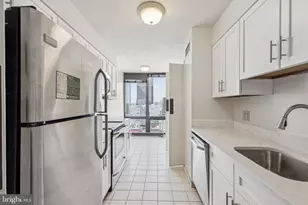 2020 Walnut St, Philadelphia, PA 19103 - Photo 7