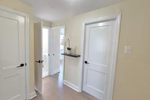 7638 Sherwood Rd, Philadelphia, PA 19151 - Photo 9
