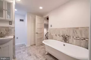 2228 Pine St, Philadelphia, PA 19103 - Photo 17