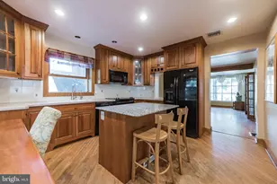 800 E Cathedral Rd, Philadelphia, PA 19128 - Photo 11