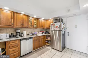 220 Locust St, Philadelphia, PA 19106 - Photo 5