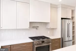 954 N 6th St, Philadelphia, PA 19123 - Photo 3