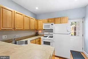 2413 Aspen St, Philadelphia, PA 19130 - Photo 5