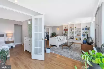 604 S Washington Square #1209, Philadelphia, PA 19106 - Photo 3