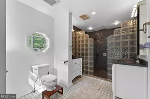 724 S Mt Pleasant Rd, Philadelphia, PA 19119 - Photo 15