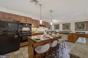 733 Cornelia Pl, Philadelphia, PA 19118 - Photo 15