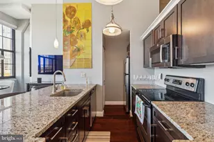 2429 Locust St, Philadelphia, PA 19103 - Photo 3