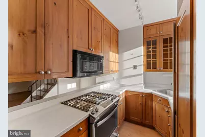 327 Lawrence Court, Philadelphia, PA 19106 - Photo 5