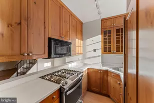 327 Lawrence Ct, Philadelphia, PA 19106 - Photo 5