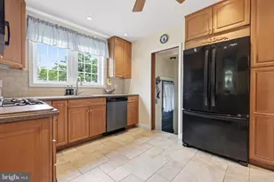 1020 Stanwood St, Philadelphia, PA 19111 - Photo 9