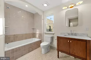 766 S 18th St, Philadelphia, PA 19146 - Photo 23